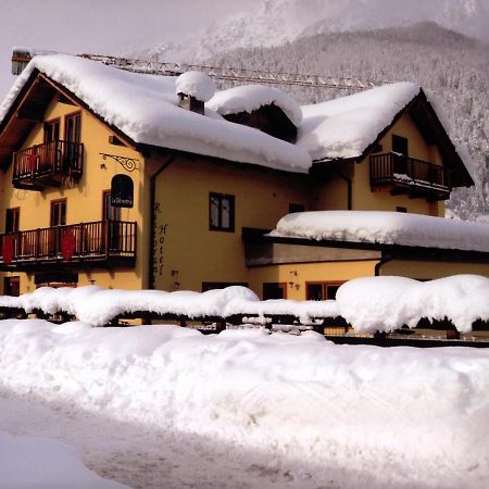 Hotel La Ginestra Чезана-Торинезе Экстерьер фото
